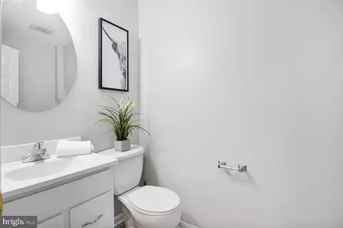 Bath - 10611 Meadowhill Rd, Silver Spring, MD 20901 photo 3 of 3