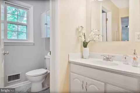 Bath - 10611 Meadowhill Rd, Silver Spring, MD 20901 photo 1 of 3