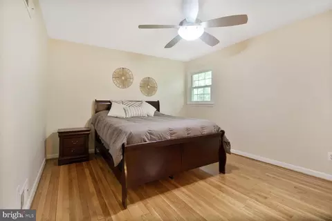 Bedroom - 10611 Meadowhill Rd, Silver Spring, MD 20901 photo 4 of 6