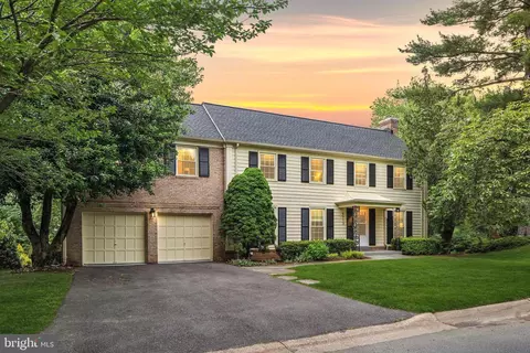 9713 Digging Rd, Gaithersburg, MD 20886