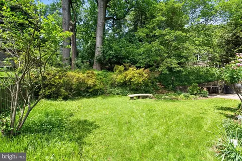 Exterior - 8008 Park Crest Dr, Silver Spring, MD 20910 photo 4 of 9