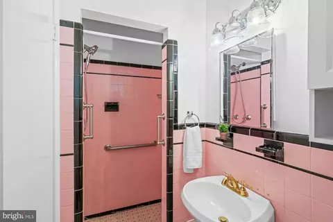 Bath - 8008 Park Crest Dr, Silver Spring, MD 20910 photo 2 of 2