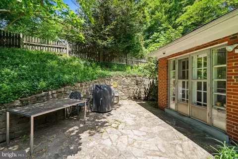 Exterior - 8008 Park Crest Dr, Silver Spring, MD 20910 photo 3 of 9