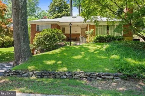 Exterior - 8008 Park Crest Dr, Silver Spring, MD 20910 photo 8 of 9