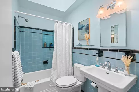 Bath - 8008 Park Crest Dr, Silver Spring, MD 20910 photo 1 of 2