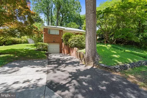 Exterior - 8008 Park Crest Dr, Silver Spring, MD 20910 photo 7 of 9
