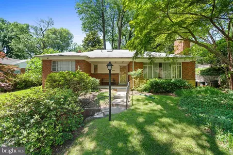 Exterior - 8008 Park Crest Dr, Silver Spring, MD 20910 photo 2 of 9