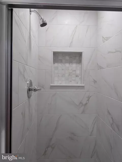 Bath - 9510 Clement Rd, Silver Spring, MD 20910 photo 6 of 11