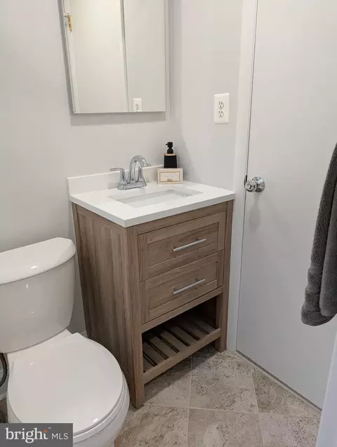 Bath - 9510 Clement Rd, Silver Spring, MD 20910 photo 4 of 11