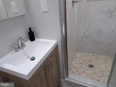Bath - 9510 Clement Rd, Silver Spring, MD 20910 photo 7 of 11