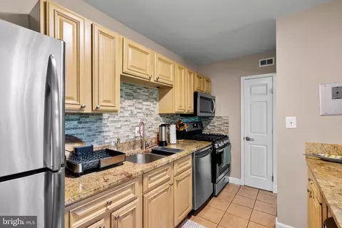 5200 Crossfield Ct #140, Rockville, MD 20852