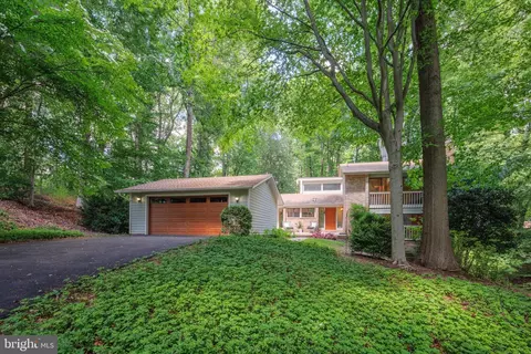6921 Carlynn Ct, Bethesda, MD 20817