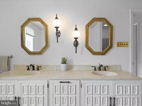 Bath - 1710 Glenkarney Pl, Silver Spring, MD 20902 photo 2 of 3