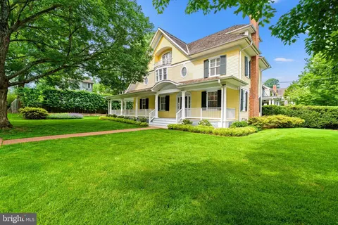 3700 Underwood St, Chevy Chase, MD 20815
