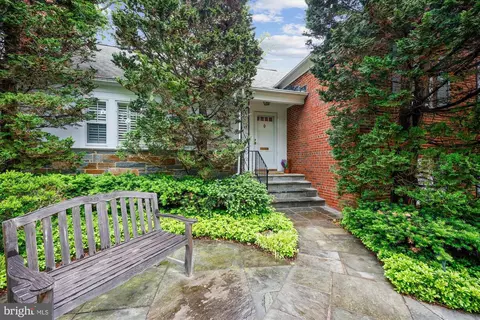 5713 Newington Rd, Bethesda, MD 20816