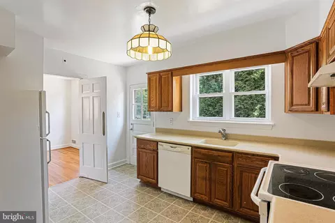 1203 Burton St, Silver Spring, MD 20910 photo 8