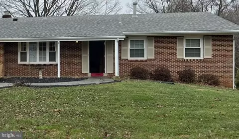 17600 Wheat Fall Dr, Derwood, MD 20855
