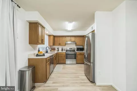 Entry Way - 14926 Dunvegan Ct, Silver Spring, MD 20906 photo 4 of 4