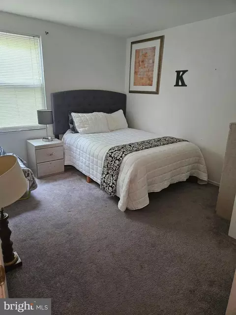 17607 Kohlhoss Rd, Poolesville, MD 20837 photo 2