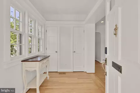Entry Way - 517 Margaret Dr, Silver Spring, MD 20910 photo 1 of 6