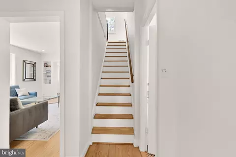 Entry Way - 517 Margaret Dr, Silver Spring, MD 20910 photo 3 of 6