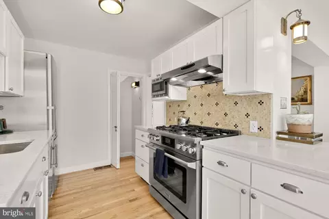 Kitchen - 517 Margaret Dr, Silver Spring, MD 20910 photo 2 of 4