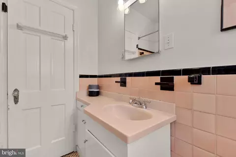 Bath - 517 Margaret Dr, Silver Spring, MD 20910 photo 2 of 6