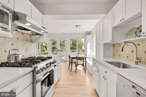 Kitchen - 517 Margaret Dr, Silver Spring, MD 20910 photo 4 of 4
