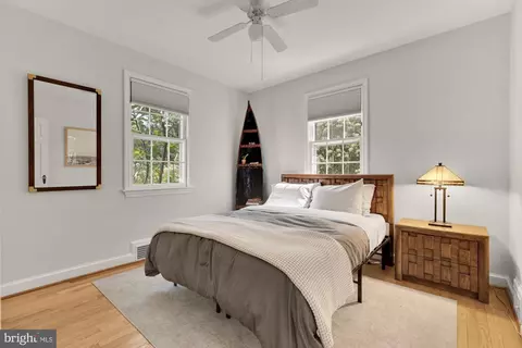 Bedroom - 517 Margaret Dr, Silver Spring, MD 20910 photo 4 of 13