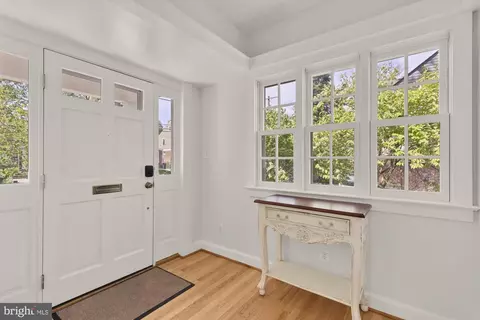 Entry Way - 517 Margaret Dr, Silver Spring, MD 20910 photo 2 of 6