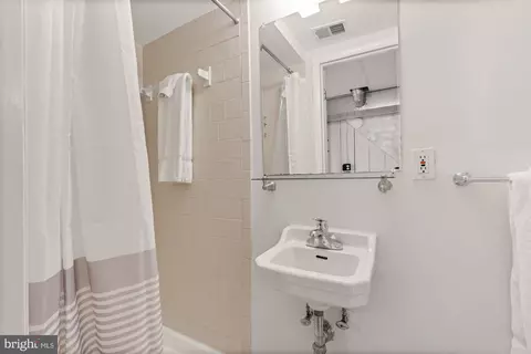 Bath - 517 Margaret Dr, Silver Spring, MD 20910 photo 5 of 6