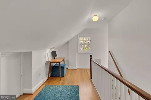 Entry Way - 517 Margaret Dr, Silver Spring, MD 20910 photo 5 of 6
