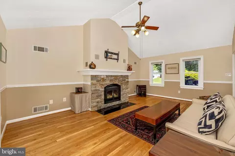 13 Montford Ct, Silver Spring, MD 20905 photo 3