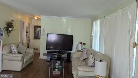 Entry Way - 1611 Parham Rd, Silver Spring, MD 20903 photo 2 of 5