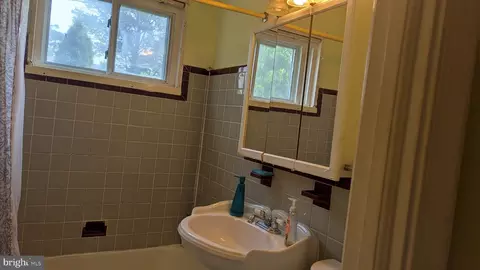 Bath - 1611 Parham Rd, Silver Spring, MD 20903 photo 1 of 2