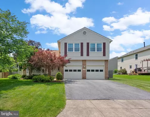 17220 Larosa Dr, Rockville, MD 20855