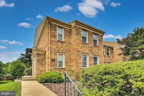 5822 Tudor Ln, Rockville, MD 20852