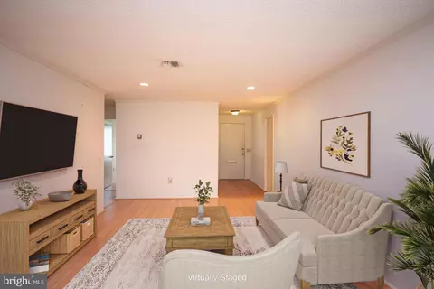 Living - 3514 Twin Branches Ct #34-B, Silver Spring, MD 20906 photo 1 of 2