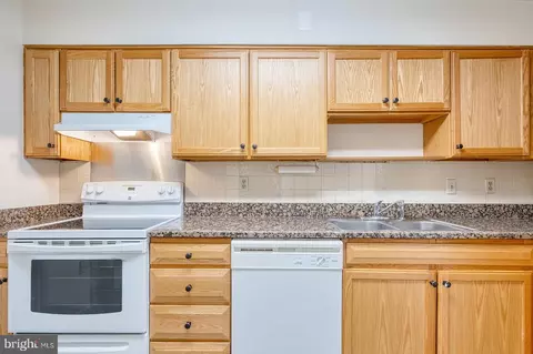 15115 Interlachen Dr #3-920, Silver Spring, MD 20906 photo 2