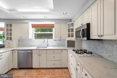 Kitchen - 18312 Darnell Dr, Olney, MD 20832 photo 3 of 5