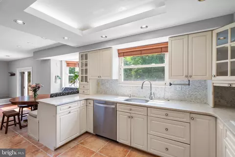 Kitchen - 18312 Darnell Dr, Olney, MD 20832 photo 4 of 5