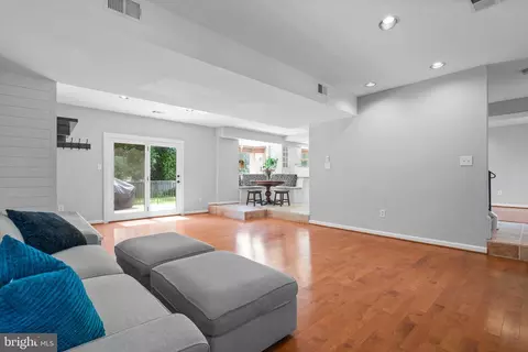 Living - 18312 Darnell Dr, Olney, MD 20832 photo 2 of 4