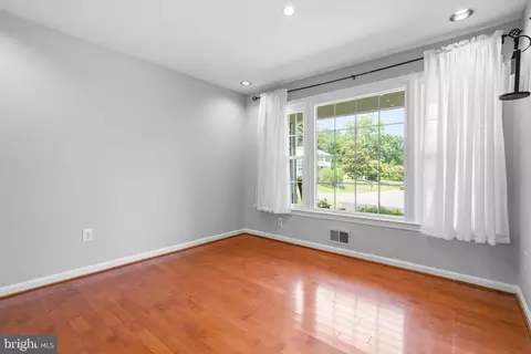 Living - 18312 Darnell Dr, Olney, MD 20832 photo 4 of 4
