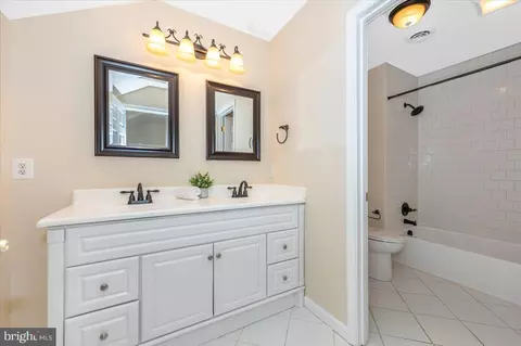 Bath - 19711 Beall St, Poolesville, MD 20837 photo 5 of 5