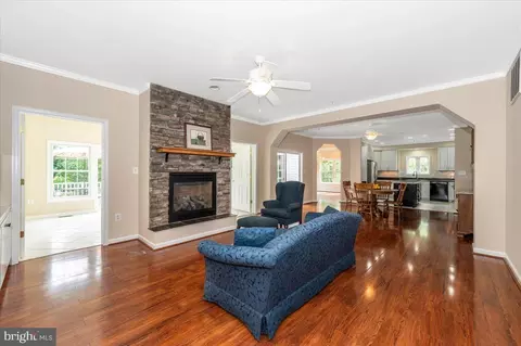 Living - 19711 Beall St, Poolesville, MD 20837 photo 1 of 4