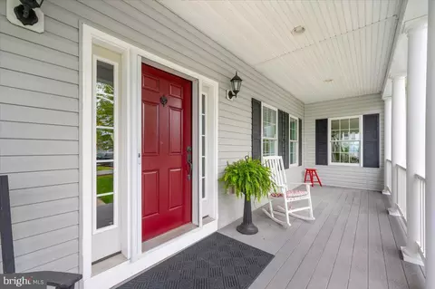 Exterior - 19711 Beall St, Poolesville, MD 20837 photo 17 of 28