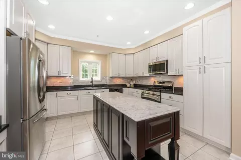 Kitchen - 19711 Beall St, Poolesville, MD 20837 photo 1 of 8