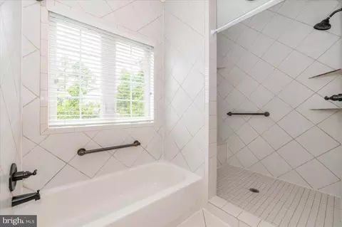 Bath - 19711 Beall St, Poolesville, MD 20837 photo 4 of 5