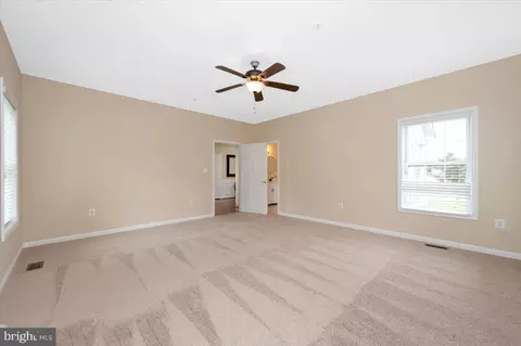 Living - 19711 Beall St, Poolesville, MD 20837 photo 4 of 4