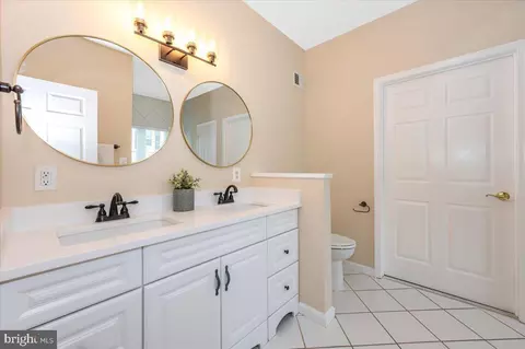 Bath - 19711 Beall St, Poolesville, MD 20837 photo 2 of 5